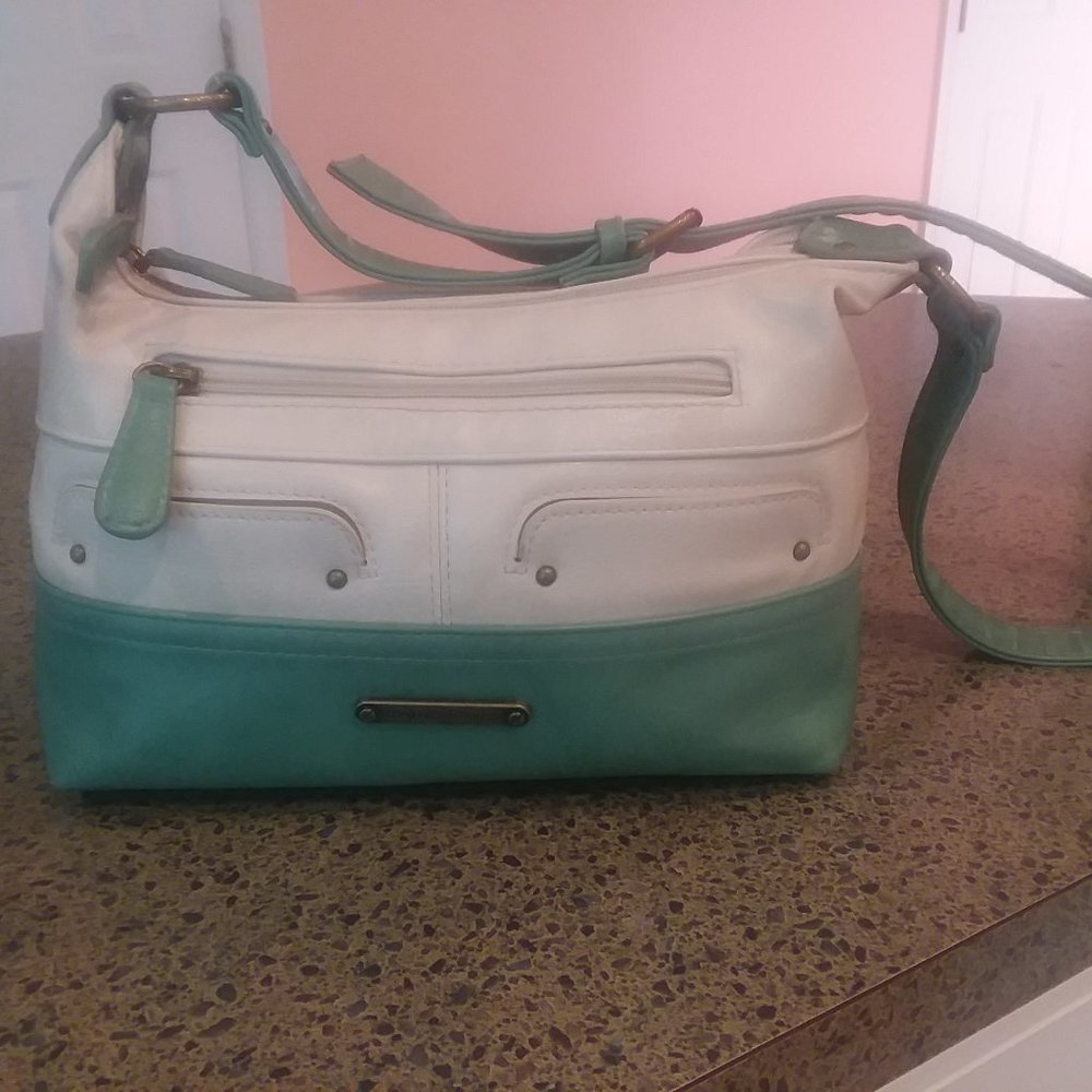 NWOT--STONE MOUNTAIN GENUINE LEATHER HOBO BAG!